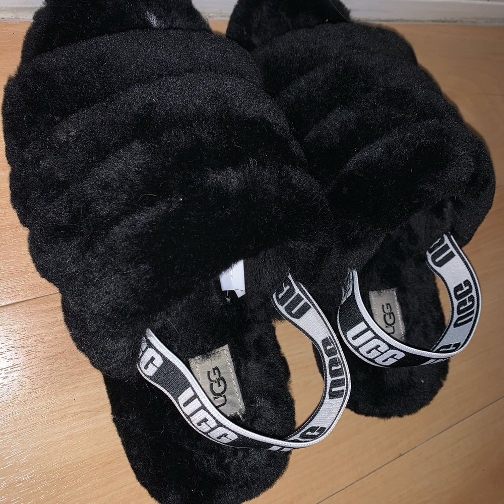BRAND NEW UGG SLIDES 🖤